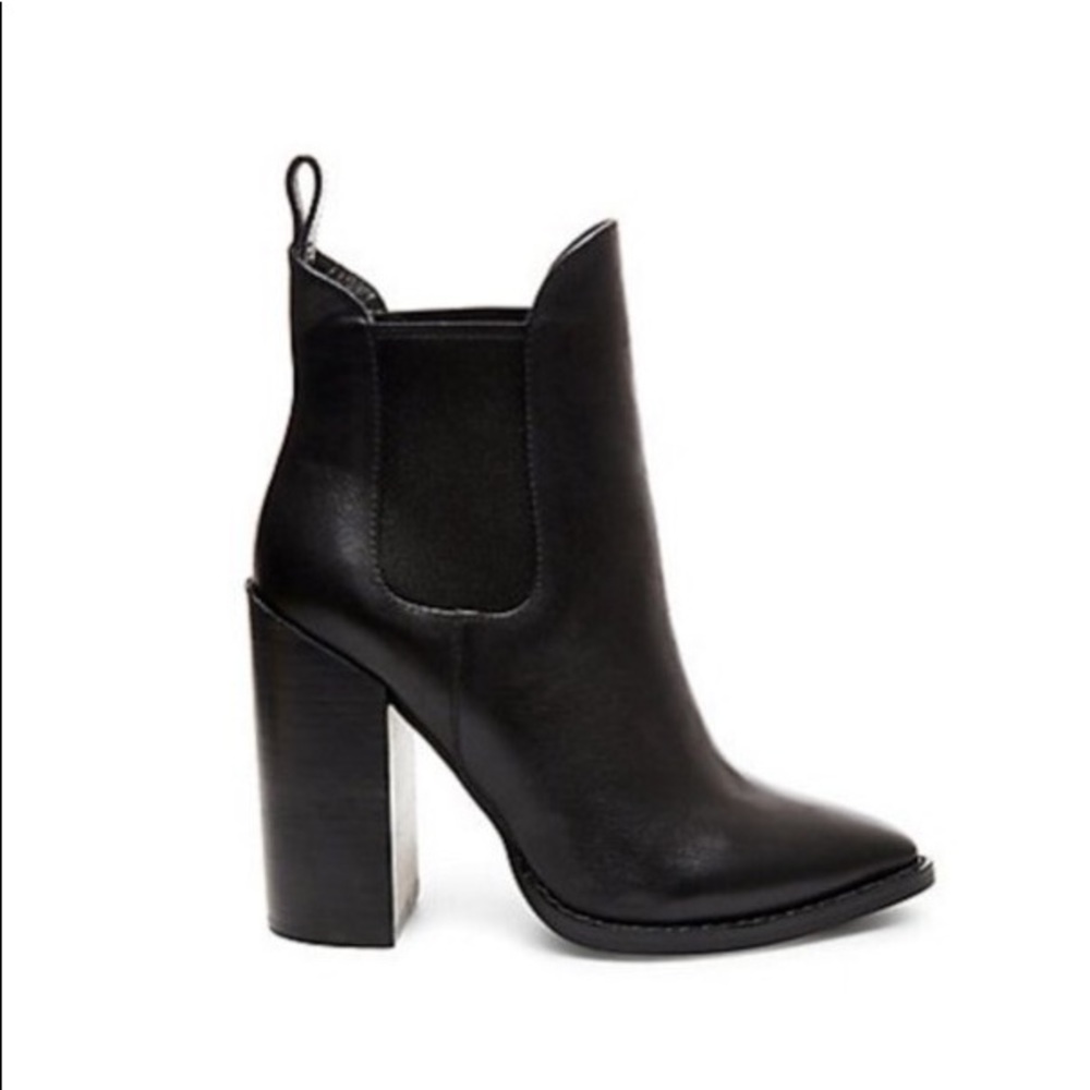 Steve Madden leather bootie